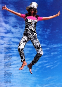 us_elle_apr_1995_37.thumb.jpg.b6d8d9388194efbca7c7aa5772602b12.jpg