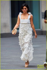 vanessa-hudgens-jokes-about-her-classic-resting-bitch-face-03.jpg