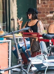 vanessa-hudgens-out-for-lunch-in-nyc-06-22-2017-1.jpg