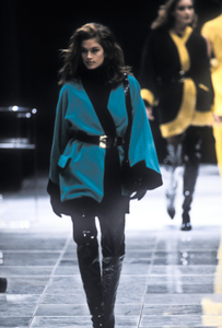 versace-fw-1991-2.thumb.png.a6839e0297d5bd22110e4644afd8a79f.png