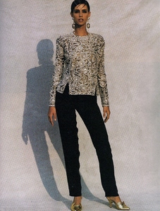 vogue_italia_aug_1990_38.thumb.jpg.104d431ed1c3a33701ec4426702a98b1.jpg