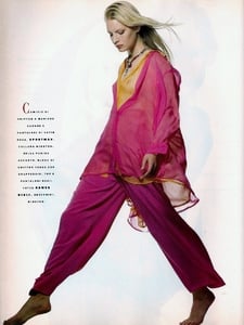 vogue_italia_jan_1989_4.thumb.jpg.f81c382a806b326a565703a4abbea64d.jpg