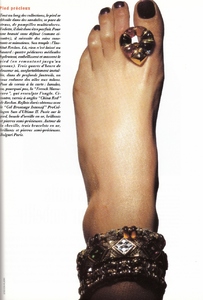 vogue_paris_feb_1989_19.thumb.jpg.65bdf6e8f483ff323c630e2d633fbeb7.jpg