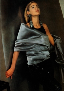 vogue_uk_april_1990_19.thumb.jpg.0bcd09e92b2f693a1c8ec71cdad5fa90.jpg