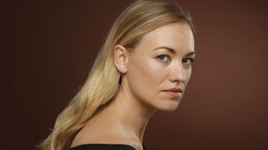 yvonne-strahovski-los-angeles-times-2017-3.jpg