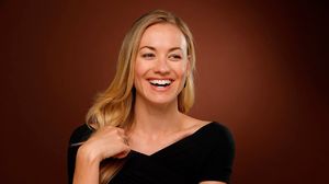 yvonne-strahovski-los-angeles-times-2017-4.jpg