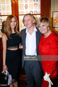 zahia-dehar-galerist-pierre-passebon-princess-gloria-von-thurn-und-picture-id490547955.jpg