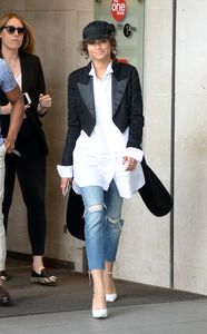 zendaya-at-bbc-radio-1-in-london-uk-06-16-2017-3.jpg