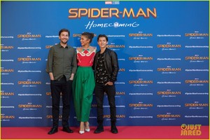 zendaya-tom-holland-promote-spiderman-in-barcelona-04.jpg