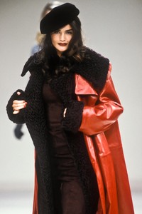 0_azzedine-alaia-fw-1991-1_html.thumb.JPEG.0e8c22b91c3c11e2b2e91930cb8c9ffc.JPEG