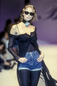 0_blumarine-fw-1993-7_html.thumb.JPEG.eba5293d830437074206b783d20d5005.JPEG