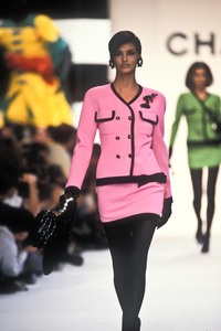 0_chanel-ss-1991-1_html.thumb.JPEG.be8ba2d3df50469b9188961cea8a85ce.JPEG