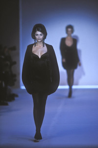 0_chloe-fw-1991-1_html.thumb.JPEG.90b24fab97e1101cce22c4484a527994.JPEG