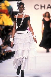 13_chanel-ss-1991-14_html.thumb.JPEG.99b358b7efdc13978300095dbc4a7fbc.JPEG