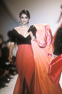 14_christian-dior-fw-1991-11_html.thumb.JPEG.374d5de95995de505bb1e895d582f99d.JPEG