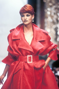 14_christian-dior-hc-fw-1991-15_html.thumb.JPEG.5b34ed1b7ed7ddafb48daa7da6168d66.JPEG