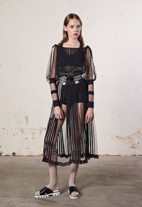 15-red-valentino-pre-spring-2018.jpg