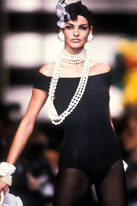 15_chanel-ss-1991-16_html.thumb.JPEG.e02c0488dc0566550dadb4c95eaf09da.JPEG