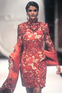 19_christian-dior-hc-fw-1991-20_html.thumb.JPEG.2814946cfb58fed13483ac6a3eab4f3b.JPEG