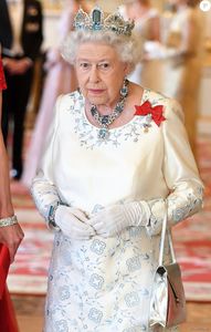 3412756-la-reine-elizabeth-ii-photo-offrait-un-950x0-3.jpg