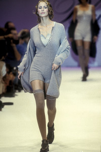 3_blumarine-fw-1993-10_html.thumb.JPEG.4159e4585ca38c6206975dec8c9dfa05.JPEG