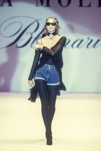 3_blumarine-fw-1993-4_html.thumb.JPEG.33567c56cac924bf2f0c019716c2a9f9.JPEG