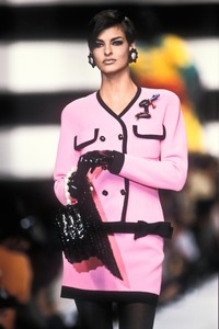 3_chanel-ss-1991-4_html.thumb.JPEG.38ba7ea2cb83cd2a79479a5619729511.JPEG