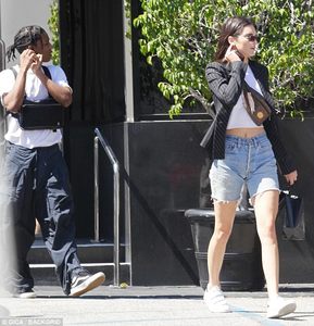 41E1ADD100000578-0-Tone_deaf_The_reality_star_22_picked_up_earrings_with_her_rumore-m-9_1498778659167.jpg