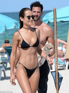 41F9CAFC00000578-4659994-Lithe_figure_The_Brazilian_beauty_had_her_lithe_figure_on_displa-a-78_1499061790173.jpg