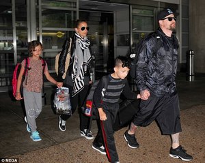 4222C8E300000578-4677976-Family_life_Nicole_Richie_stepped_out_with_husband_Joel_Madden_a-a-20_1499536610567.jpg