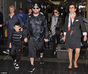 4222C96600000578-4677976-Rocking_good_times_Good_Charlotte_star_husband_Joel_Madden_whom_-a-21_1499536610584.jpg