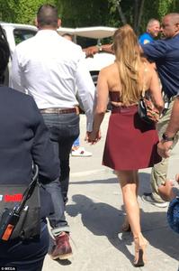 422E321E00000578-4680436-Public_display_of_affection_The_couple_who_have_been_together_fo-a-4_1499650149602.jpg