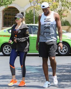 424FDAF800000578-4695018-Out_and_about_Khloe_Kardashian_and_her_new_beau_Tristan_Thompson-a-23_1499992273632.jpg