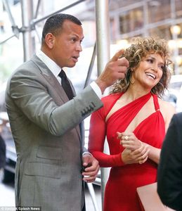 42BE222D00000578-4736622-So_suave_The_former_NY_Yankees_baseball_star_was_elegantly_dress-a-40_1501174990894.jpg