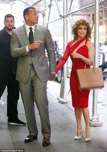42BE23AD00000578-4736622-More_PDAs_The_48_year_old_actress_held_her_man_s_hand_as_they_we-a-39_1501174990854.jpg
