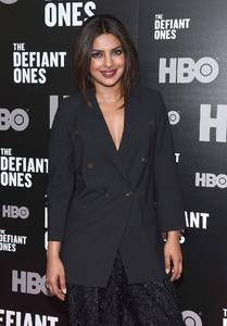 44946100_priyanka-chopra-43.jpg