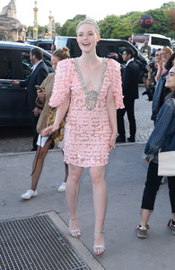 46018330_elle-fanning-7.jpg