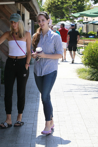 46250004_lana-del-rey-getting-coffee-in-la-5.jpg