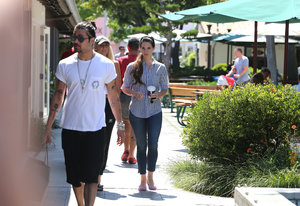 46250038_lana-del-rey-getting-coffee-in-la-31.jpg