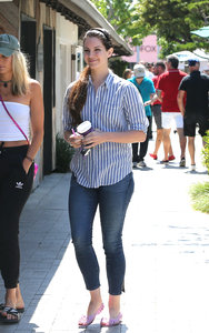 46250048_lana-del-rey-getting-coffee-in-la-38.jpg