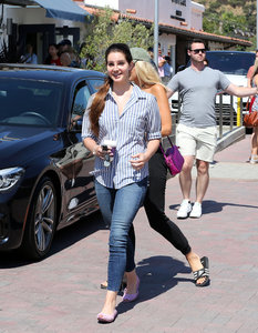 46250079_lana-del-rey-getting-coffee-in-la-52.jpg