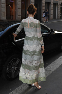 46370942_lily-james-spotted-in-milan-4.jpg