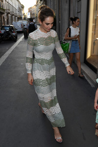 46370986_lily-james-spotted-in-milan-9.jpg