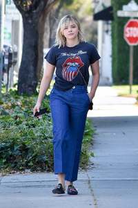 46425992_chloe-moretz-heads-to-a-meeting-in-beverly-hills-1.jpg