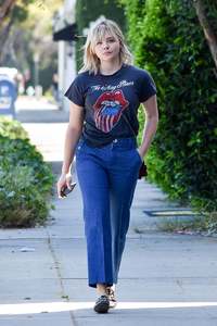 46425995_chloe-moretz-heads-to-a-meeting-in-beverly-hills-3.jpg