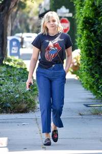 46425999_chloe-moretz-heads-to-a-meeting-in-beverly-hills-5.jpg