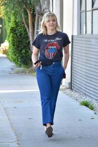 46426001_chloe-moretz-heads-to-a-meeting-in-beverly-hills-6.jpg