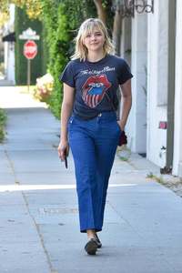 46426010_chloe-moretz-heads-to-a-meeting-in-beverly-hills-12.jpg