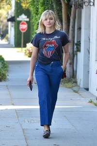 46426011_chloe-moretz-heads-to-a-meeting-in-beverly-hills-13.jpg