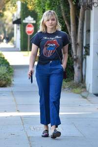 46426012_chloe-moretz-heads-to-a-meeting-in-beverly-hills-14.jpg